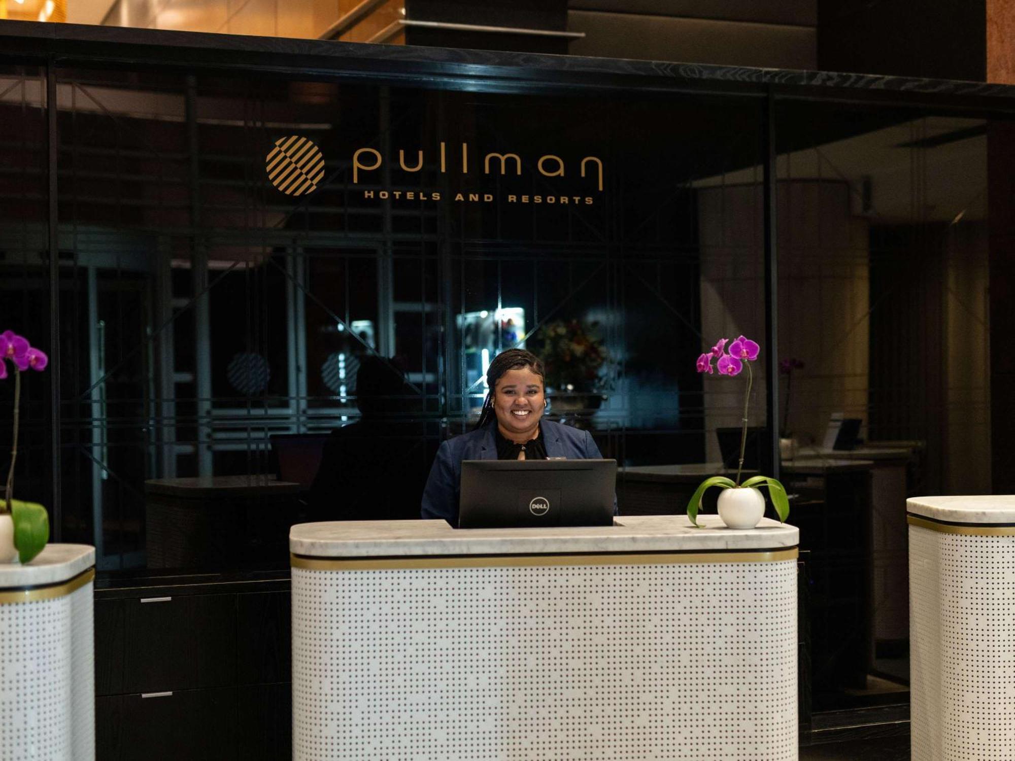 Pullman Cape Town City Centre Hotel Exterior photo